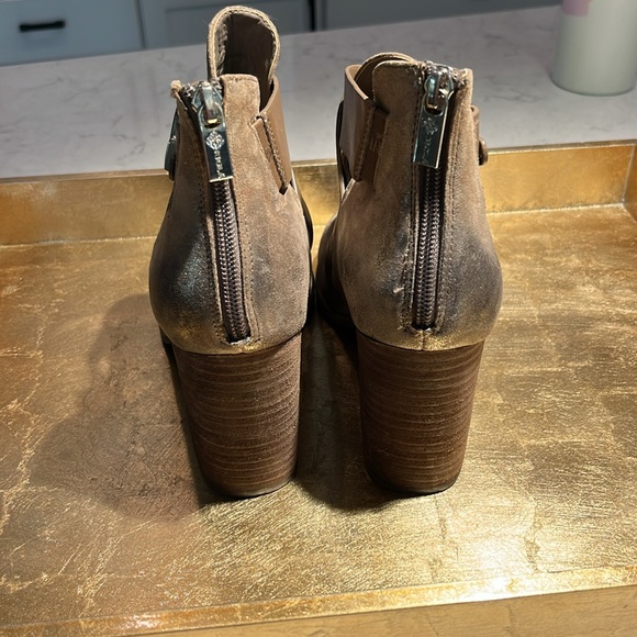 Isola Ankle Boots Metallic Leather Zipper Back NEW - Picture 3 of 5